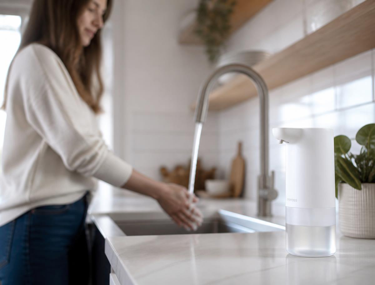 Le Foamatic installé à côté de l'évier d'une cuisine moderne